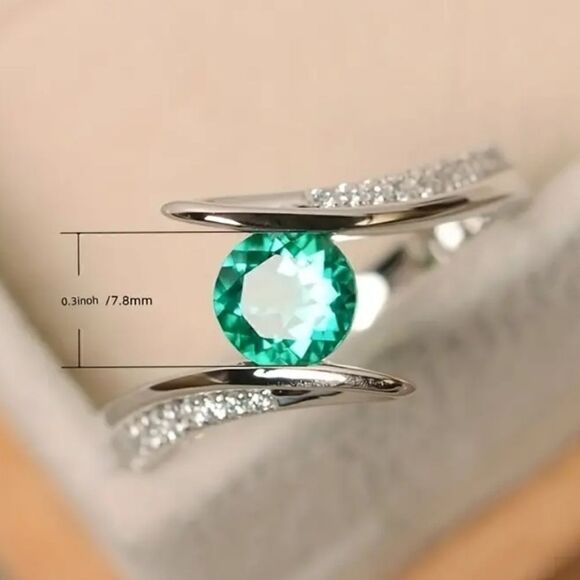 Green Emerald and Zircon Gemstone Ring Silver Plated - Picture 5 of 7